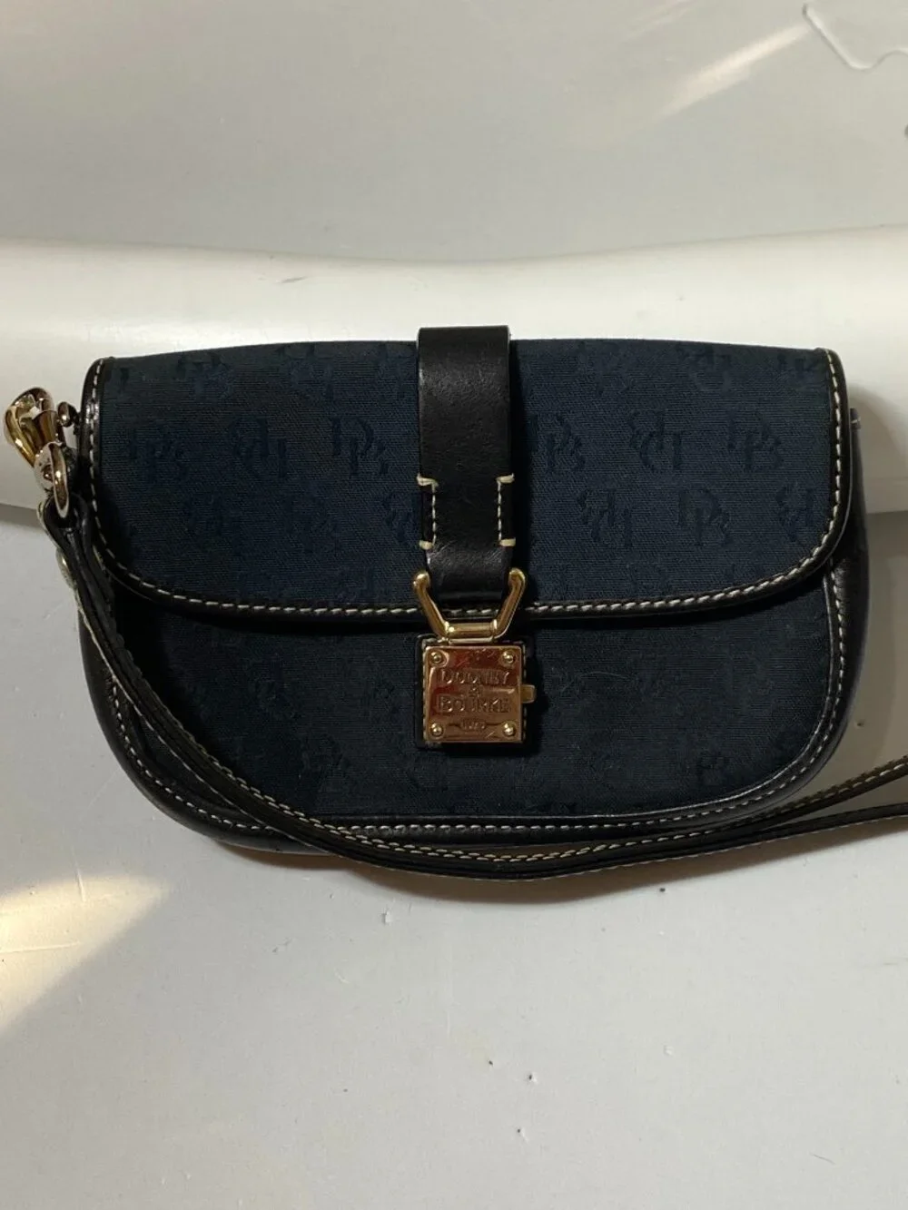 VINTAGE DOONEY & BOURKE 1975 Signature Monogram Flap Wristlet Clasp Clutch Navy